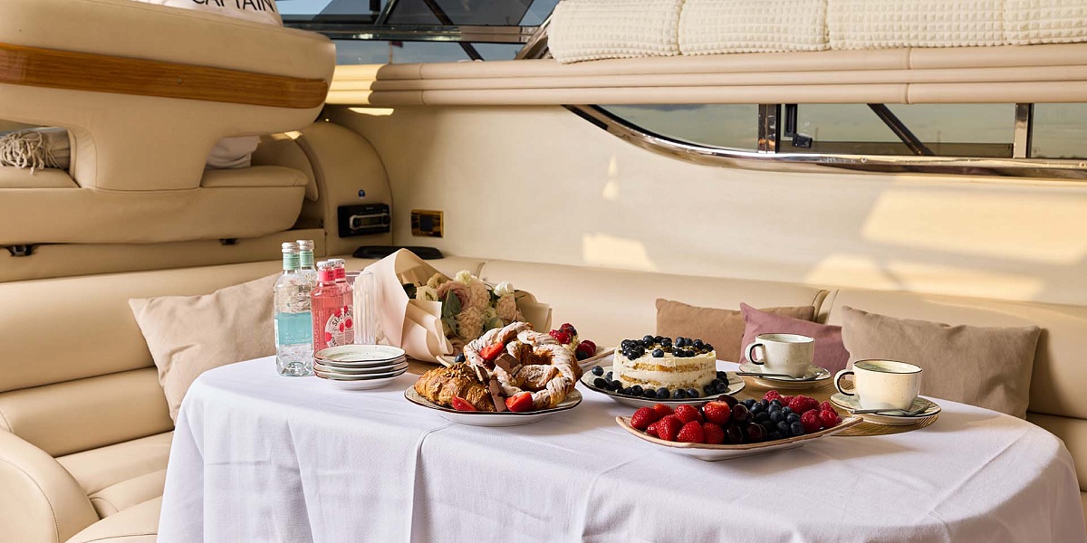 Аренда яхты Sealine F43 Monte Carlo в Питере, Санкт-Петербург